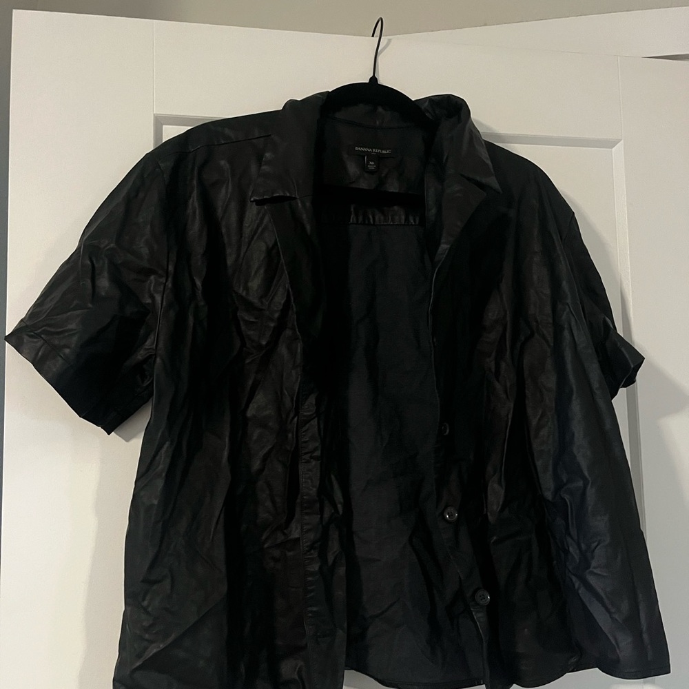 Black Short Sleeve Button-Up Shirt